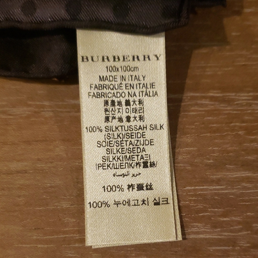 NEW! Plaid Tote Bag with Authentic Burberry Scarf & Umbrella - Picture 4 of 11